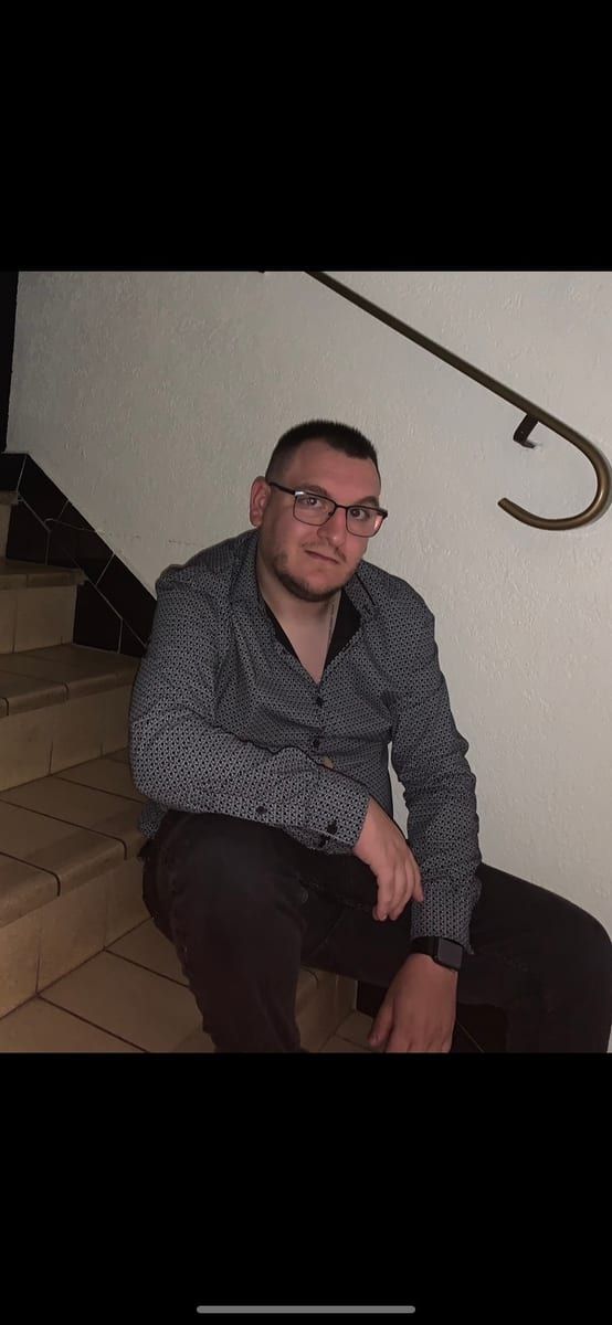 Profil von Housseine